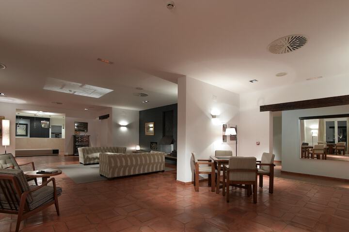 Room 9 of 27