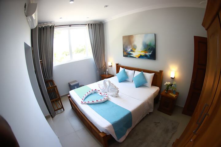 Room 12 of 68