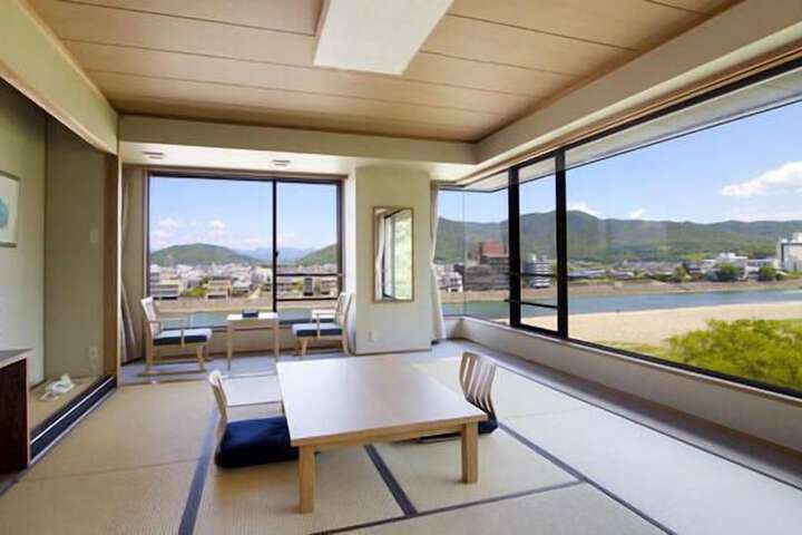 Room 9 of 107
