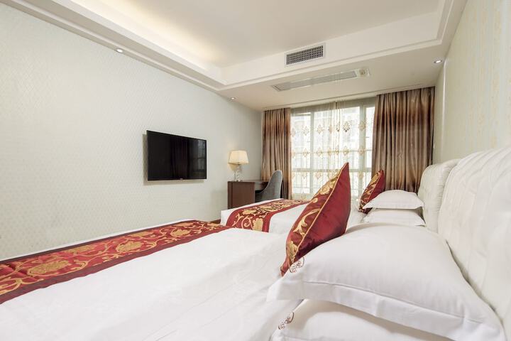 Room 43 of 70