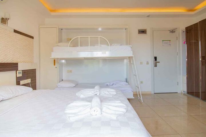 Room 25 of 68