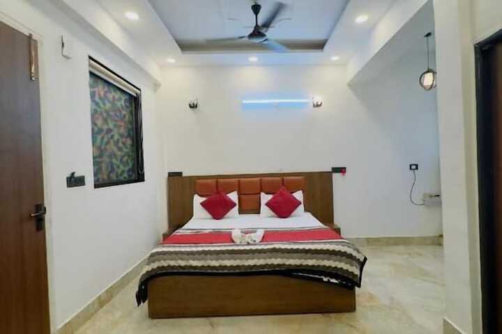 Room 5 of 11