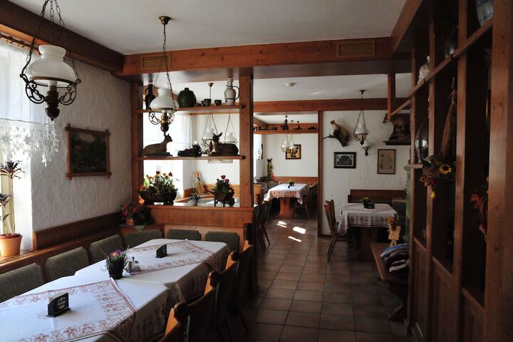 Dining 2 of 12