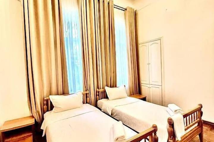 Room 5 of 18