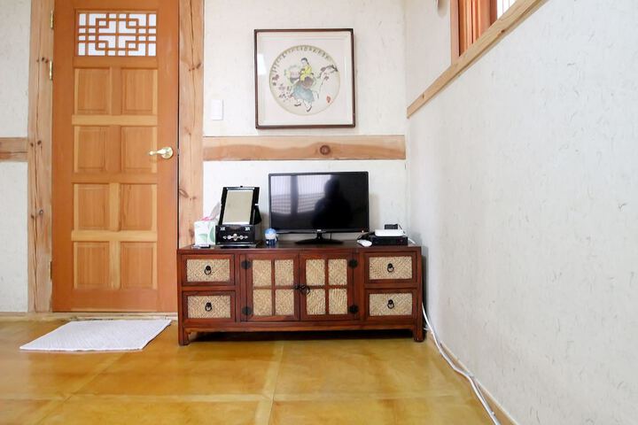 Room 4 of 76