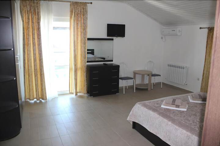 Room 3 of 37