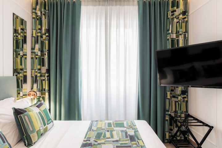 Room 25 of 83