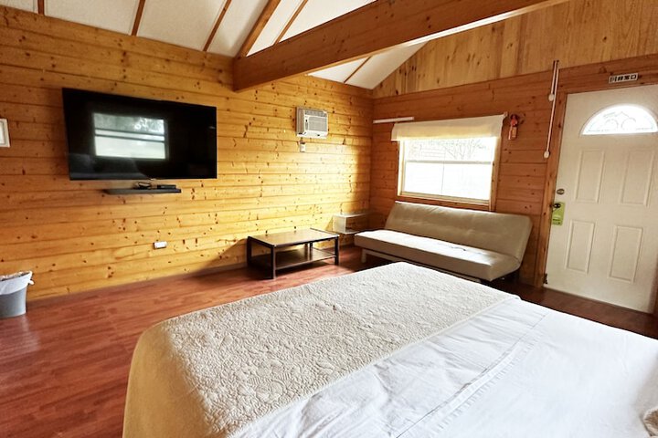 Room 6 of 63