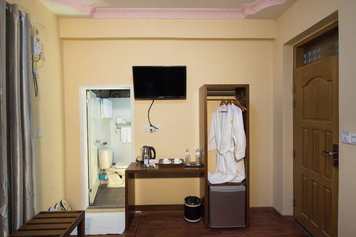 Room 9 of 48