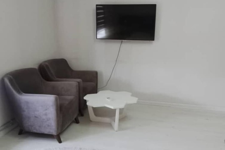 Room 6 of 11