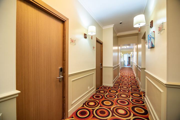 Ballroom/Hall 33 of 34