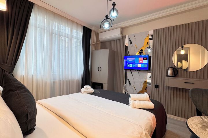 Room 12 of 32
