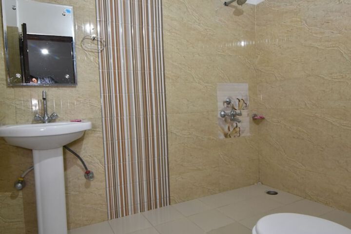 Room 10 of 25