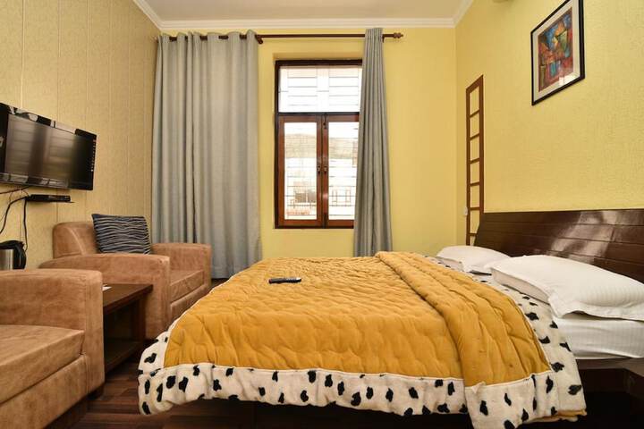 Room 10 of 43