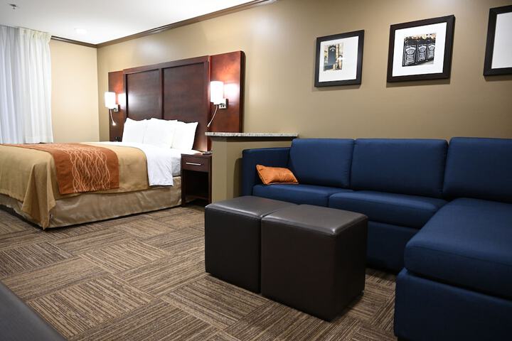 Room 33 of 77