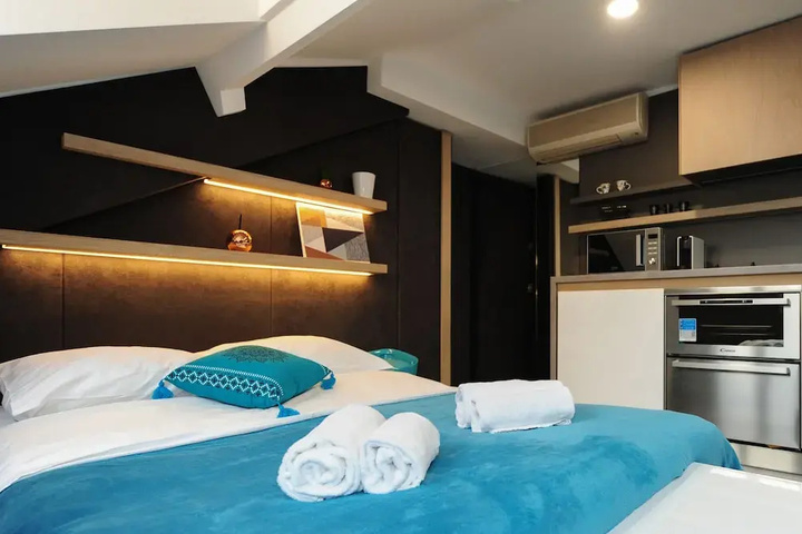 Room 15 of 26