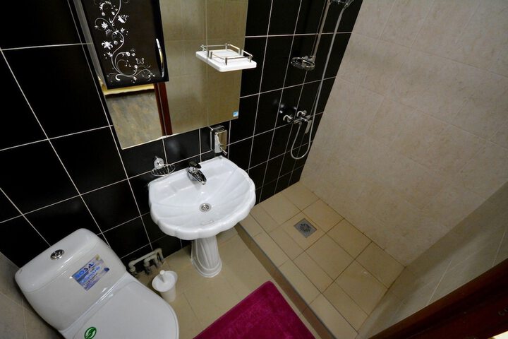 Room 32 of 33