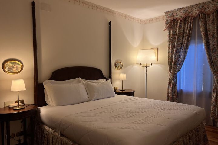 Room 40 of 177