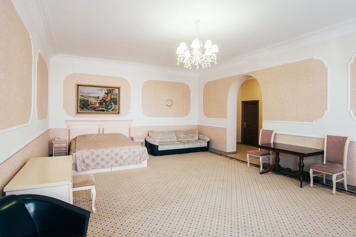 Room 9 of 43