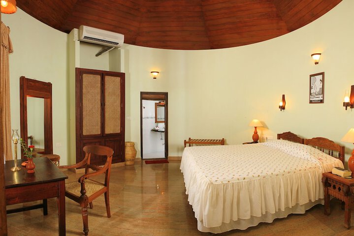Room 4 of 68