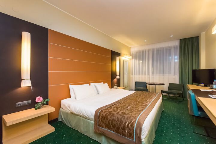 Room 6 of 35