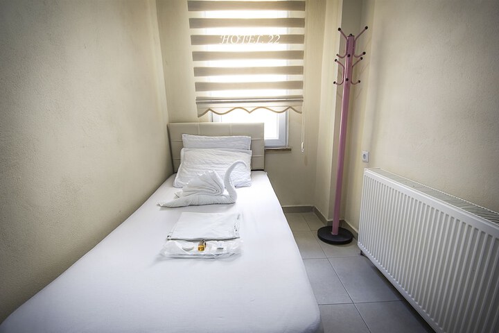 Room 8 of 14
