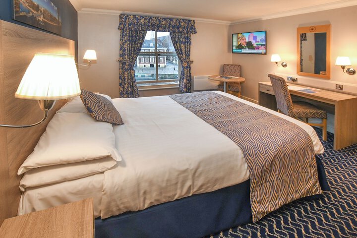 Room 71 of 216