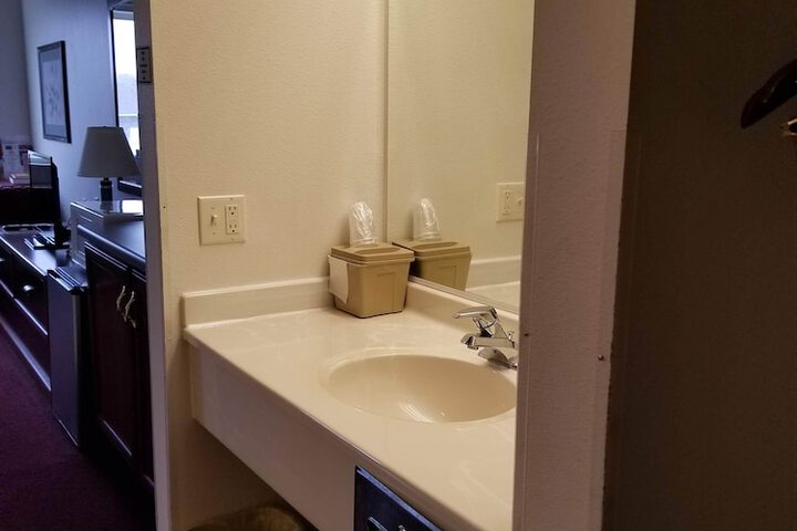 Bathroom sink