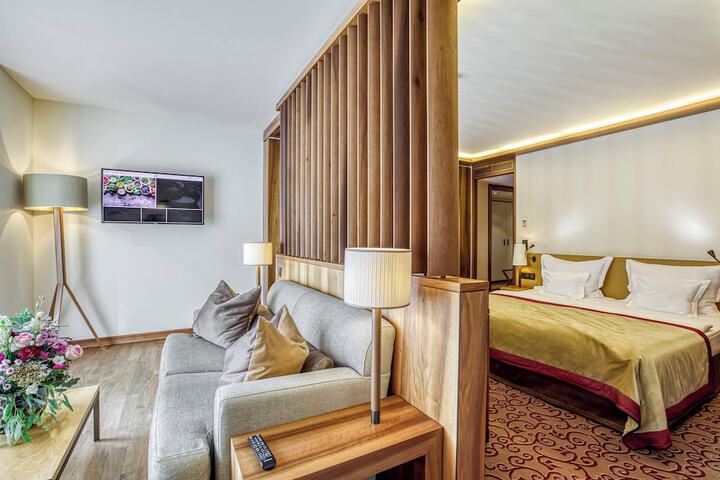 Room 28 of 80
