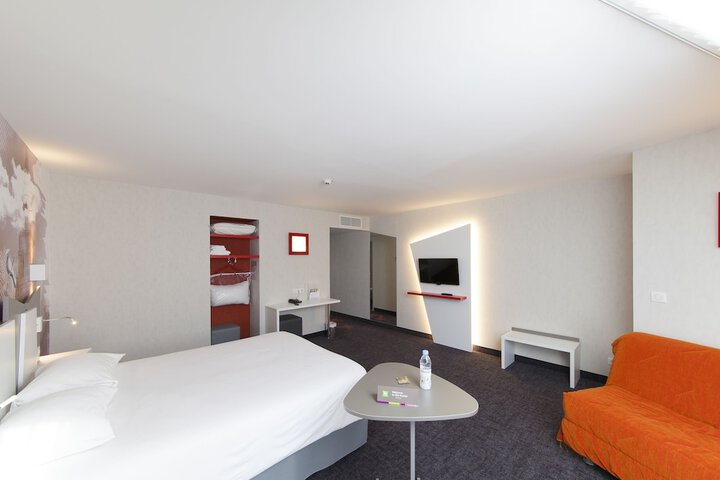 Room 58 of 143