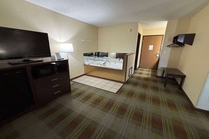 Room 8 of 17