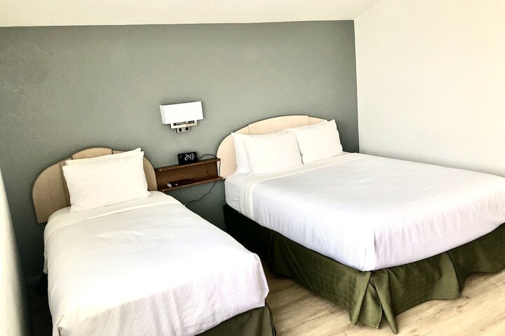 Room 52 of 76