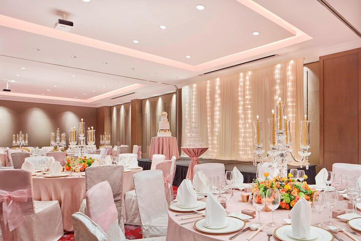 Ballroom/Hall 82 of 107
