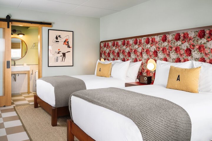 Room 15 of 54