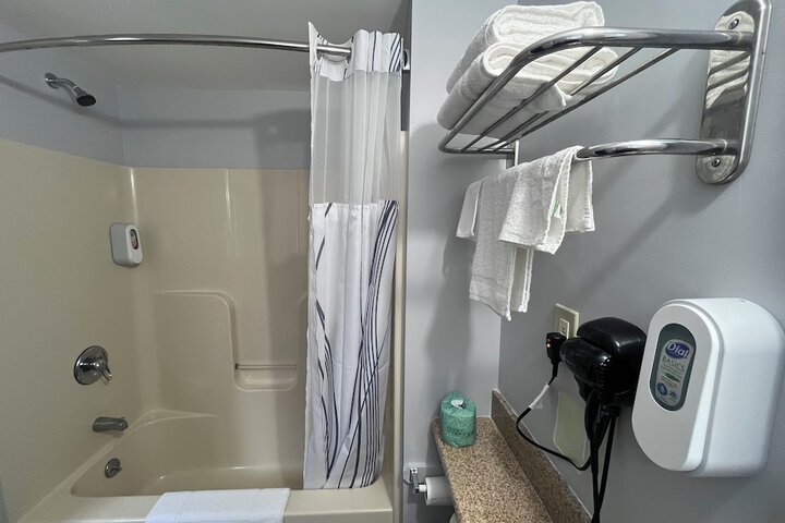 Room 8 of 11