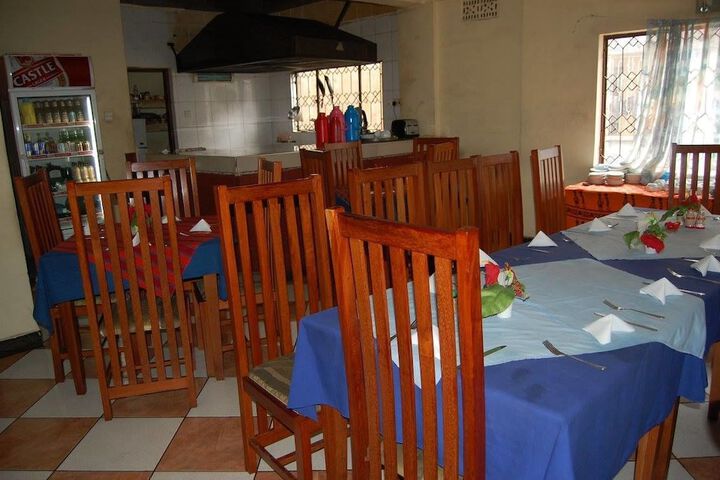 Dining 7 of 11