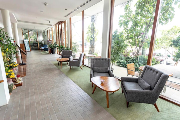 Entrance & Lobby