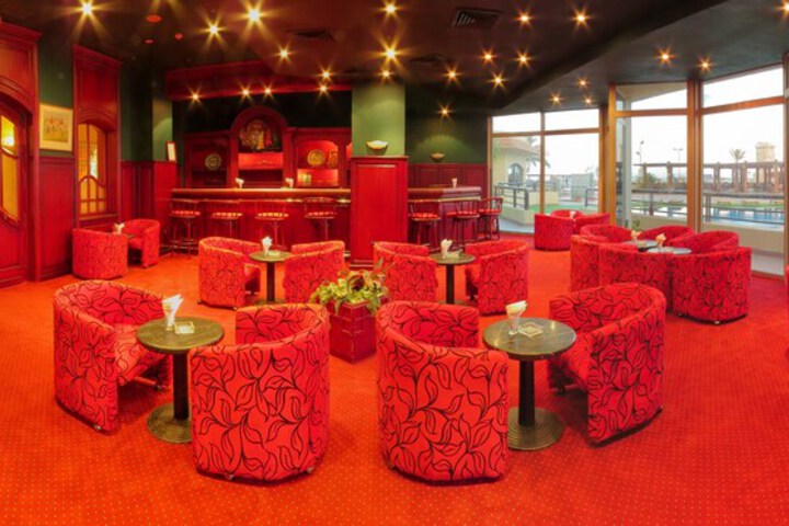 Lounge 12 of 12