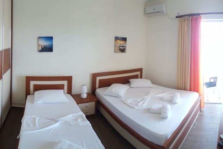 Room 4 of 25
