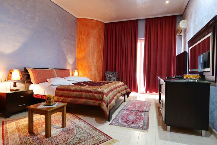 Room 6 of 45