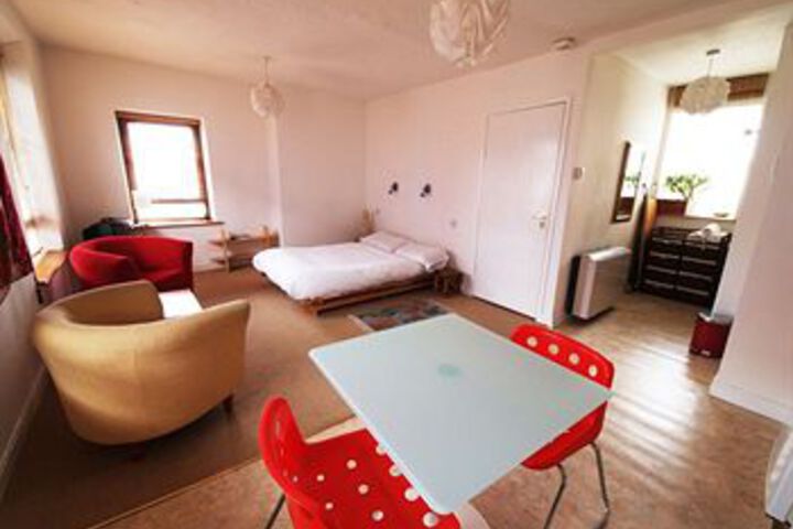 Room 4 of 13