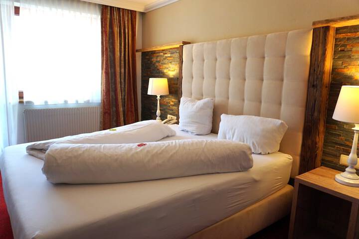 Room 5 of 80