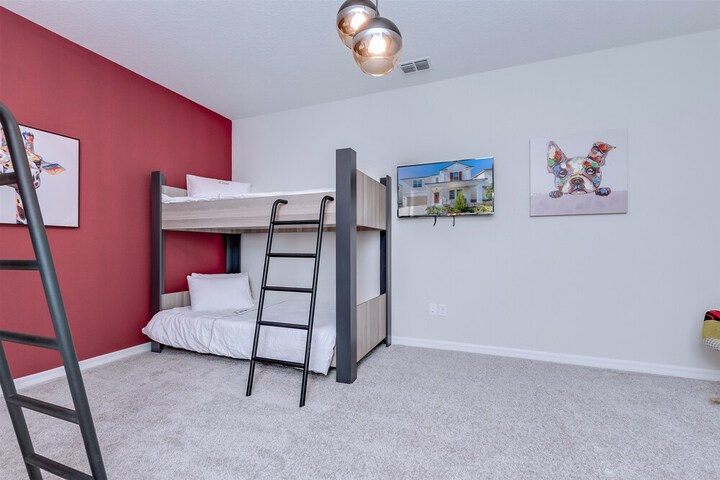 Room 27 of 84