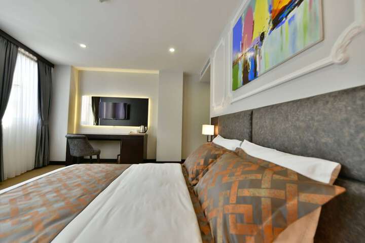 Room 20 of 102
