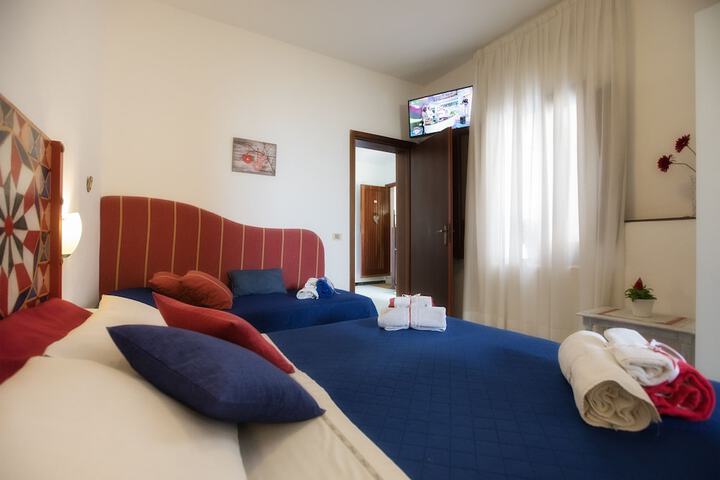 Room 44 of 79