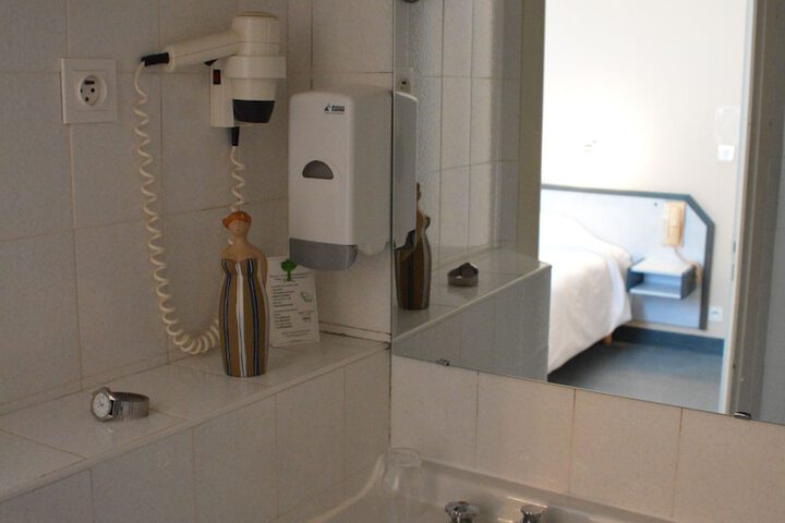 Room 47 of 80