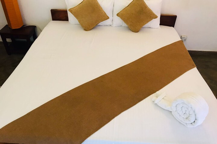 Room 4 of 13
