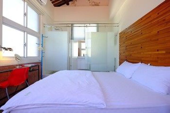 Room 17 of 32