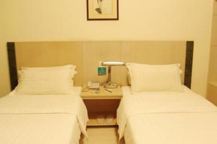 Room 18 of 31