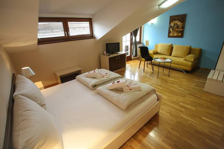 Room 5 of 70